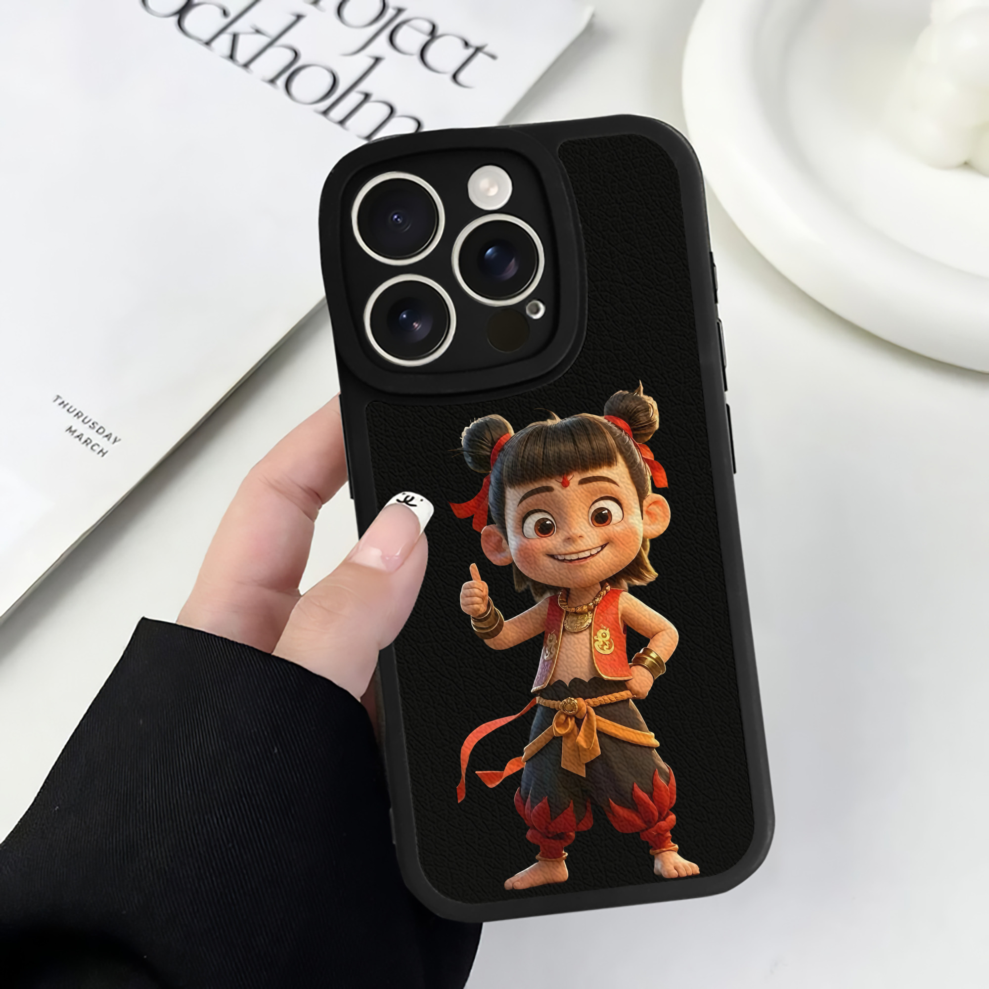 （画像用） Ne Zha 2 ナタ 魔童の大暴れ 【iPhone 16シリーズ対応】シリコンスマホケース（レザー調） 材質：シリコン